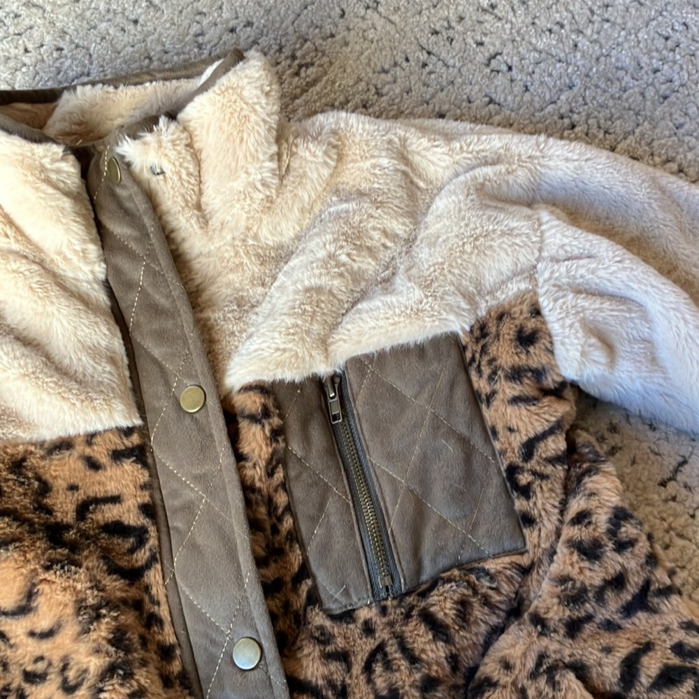 Boutique Soft Luxurious Sweater / Light Jacket - Picture 2 of 10